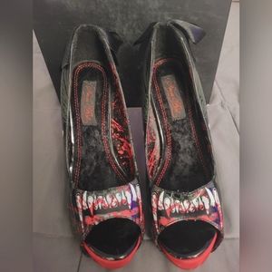 Iron fist wolf red and black teeth heels size 8